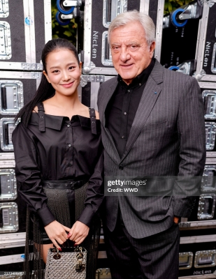 Jisoo_-_Dior_Fashion_Show2024_281129.jpg