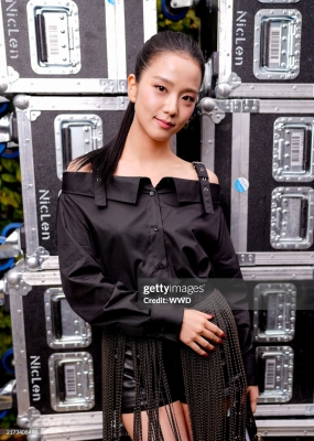 Jisoo_-_Dior_Fashion_Show2024_28729.jpg