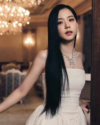 Jisoo_-_Cartier_2022_282929.jpg